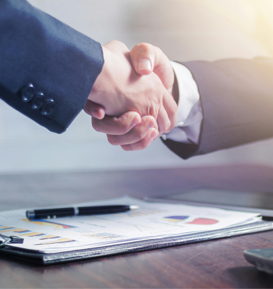 Men in suit doing handshake